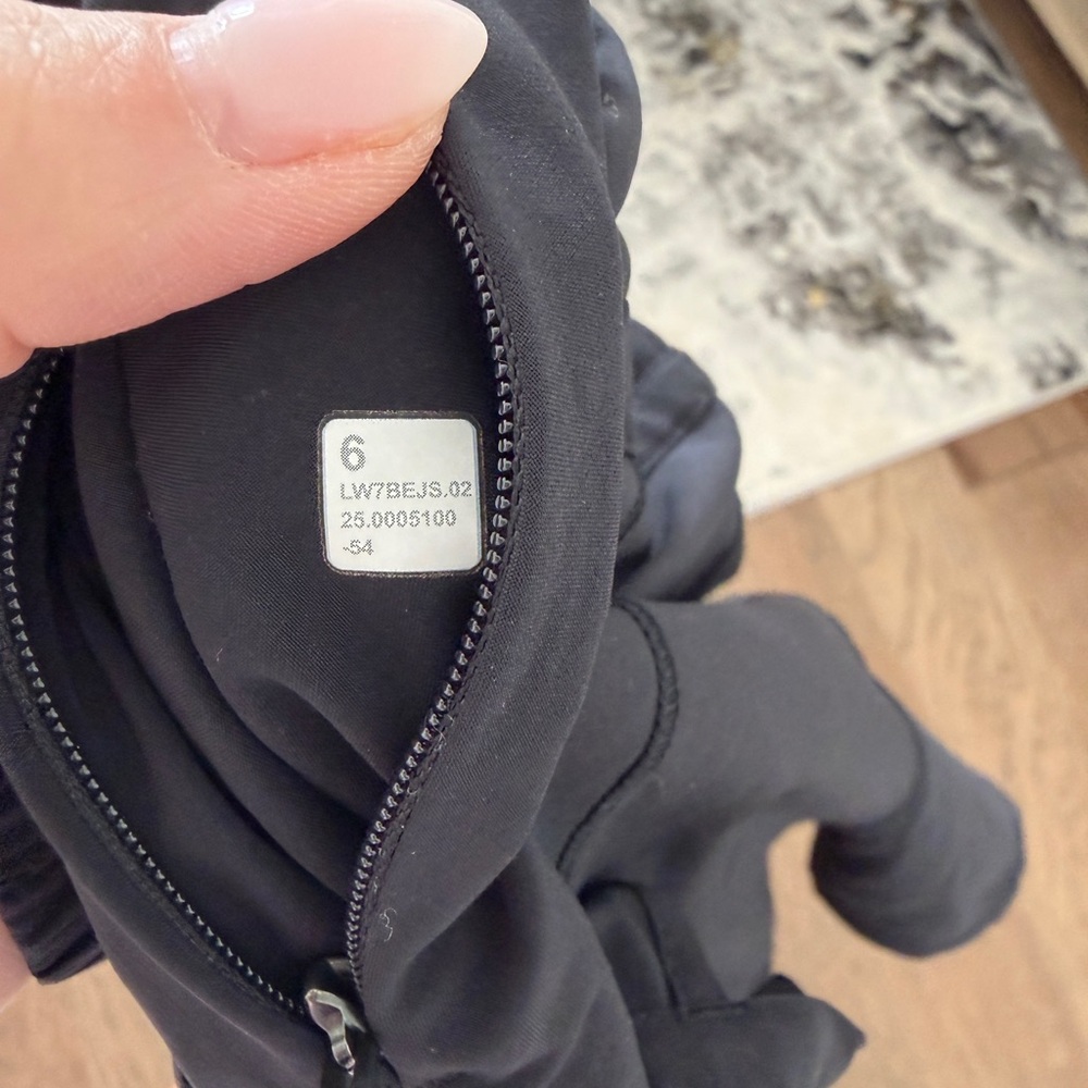 Lululemon Track That High Rise 3inch shorts, Size 6, Black, EUC. - Picture 3 of 3